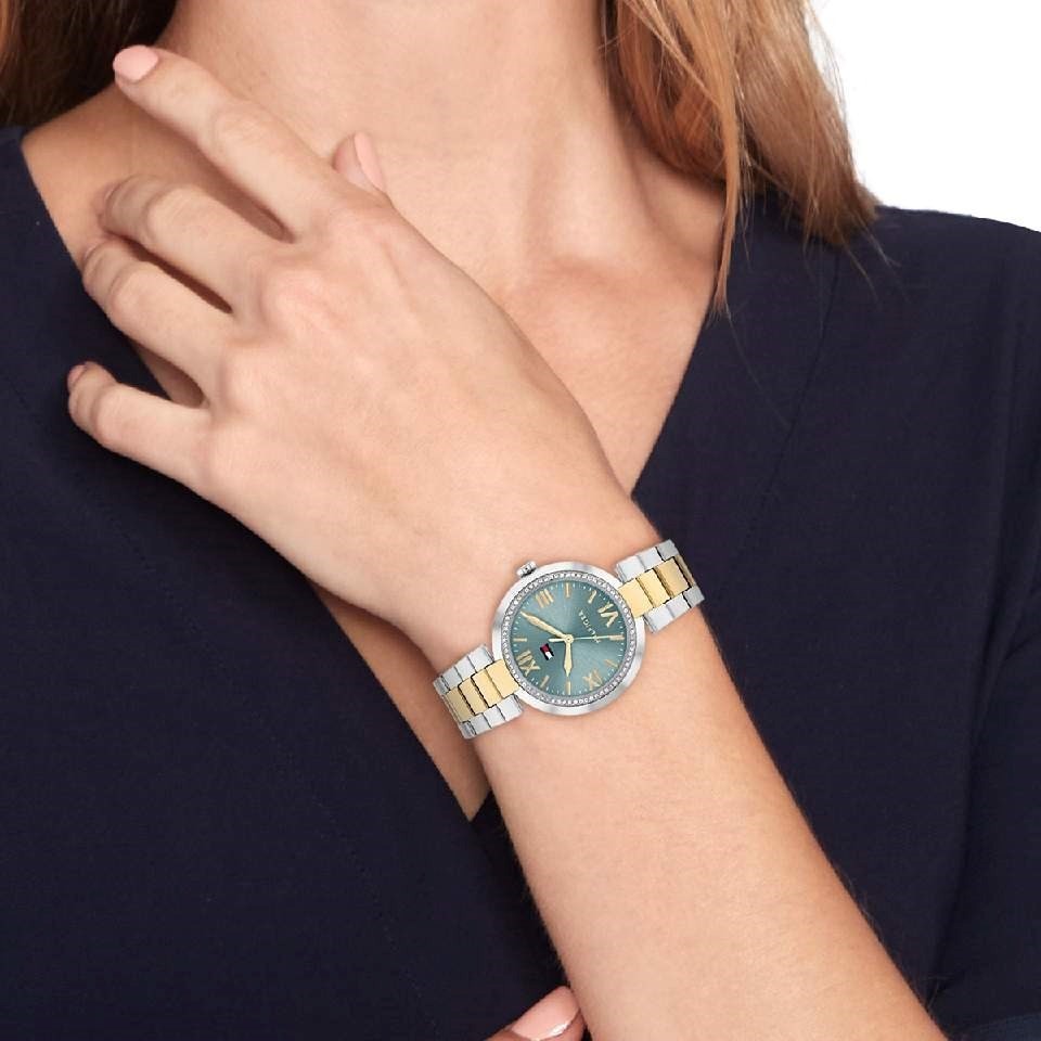 Tommy Hilfiger Montre Quartz Cadran Bleu Élégante Femme