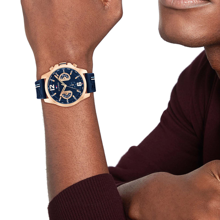 Montre Tommy Hilfiger Sport Cadran Bleu Bracelet Silicone Homme