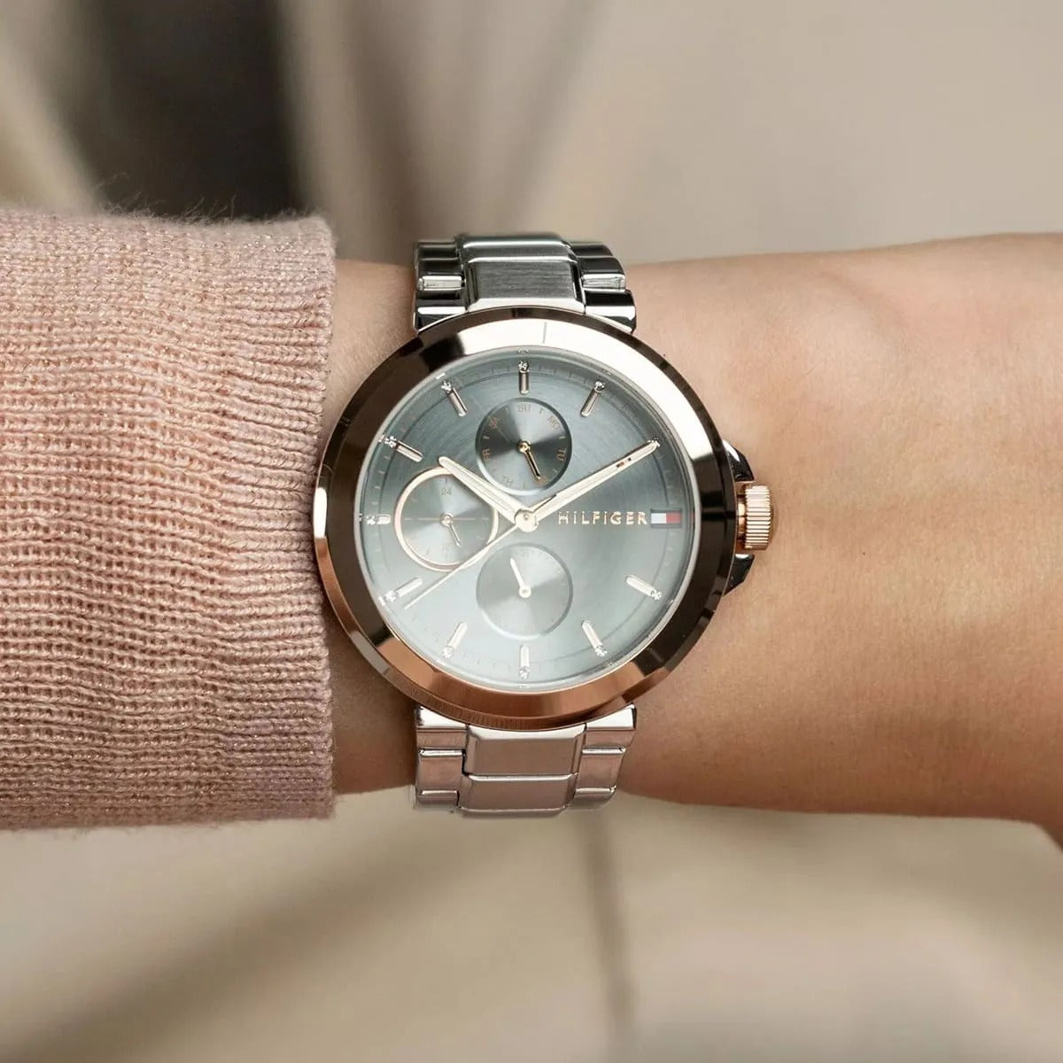 Tommy Hilfiger Montre Élégante Bicolore Femme