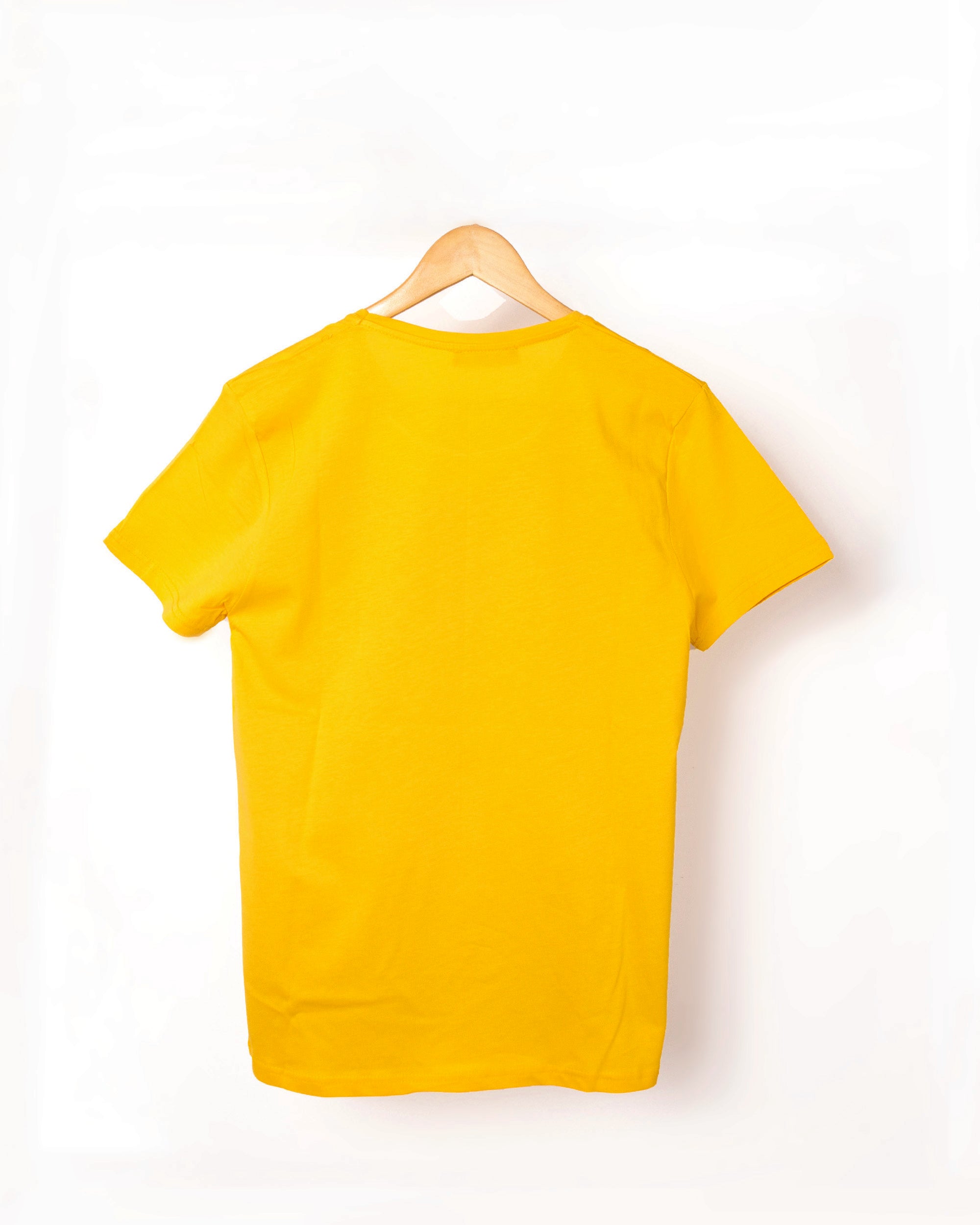 T-shirt JAUNE ET NOIR *I NEED MORE SHOES*