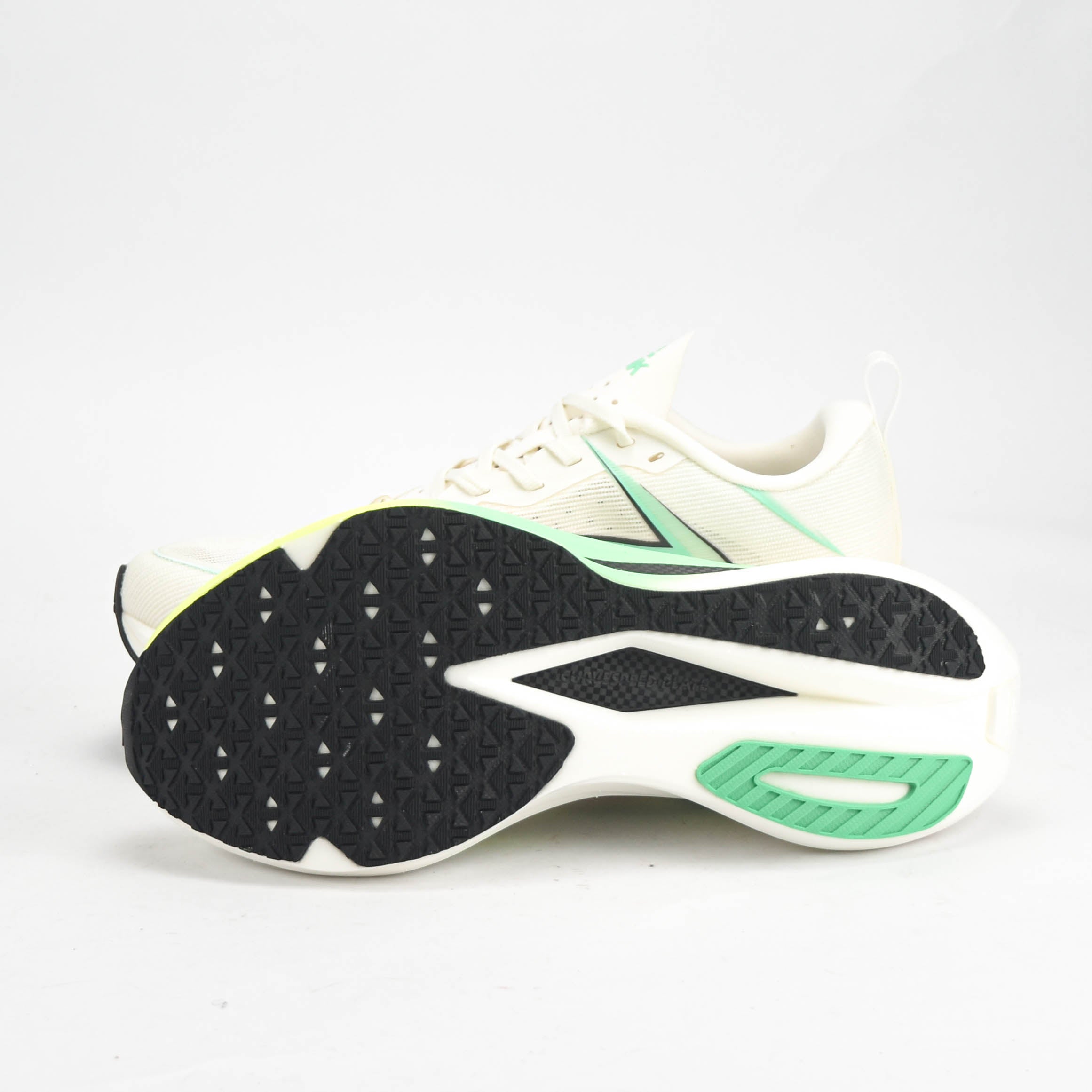 Peak Taichi Baskets de Running Confortables Homme