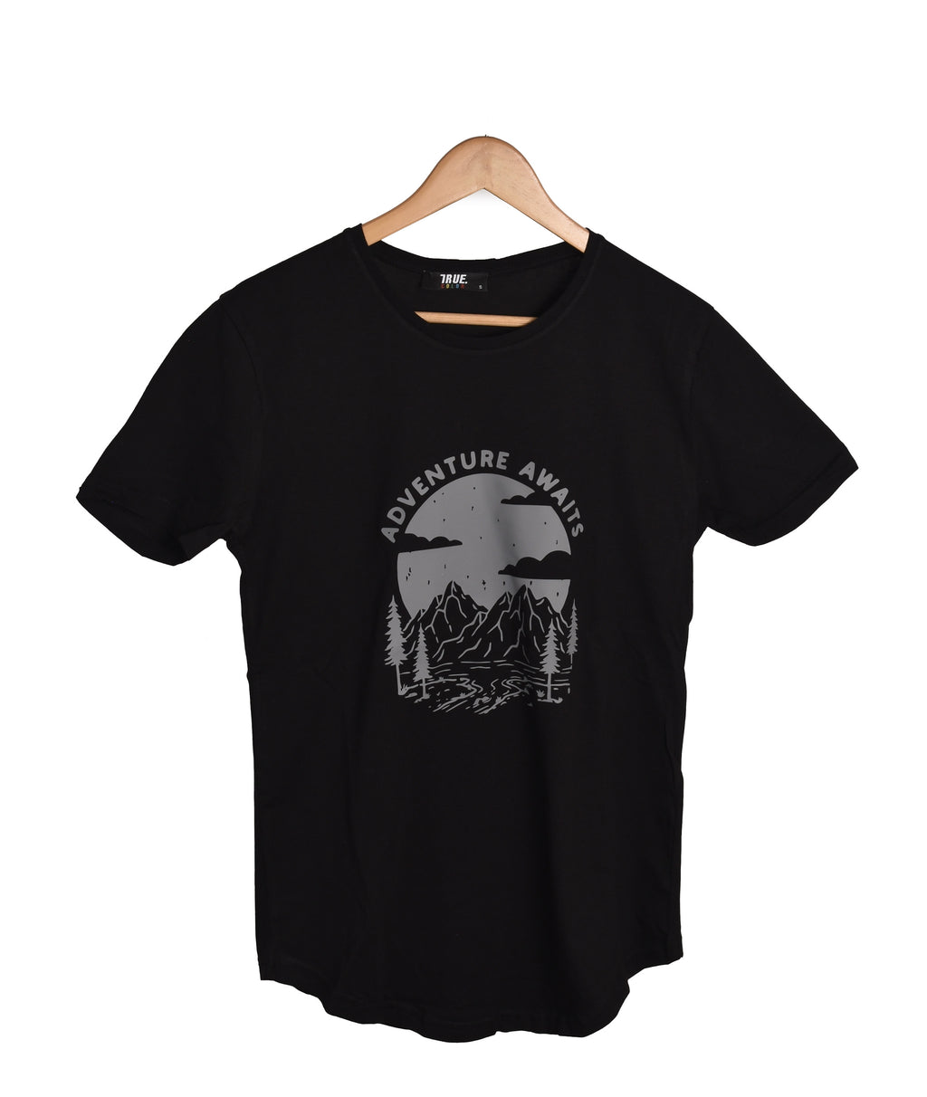 True Color T-shirt Noir Imprimé Adventure Awaits Homme