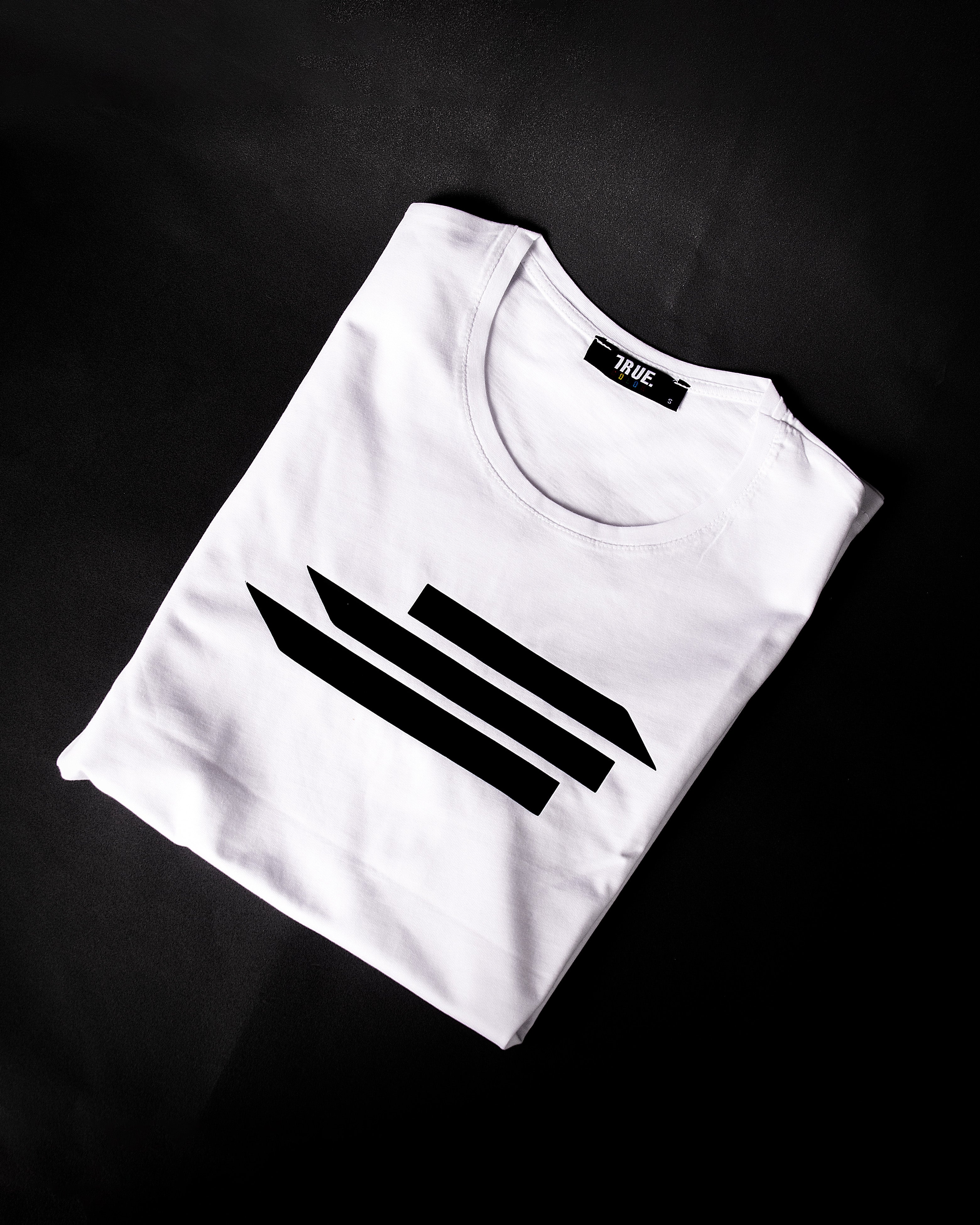 T-shirt BLANC AVEC  TROIS LIGNES NOIR