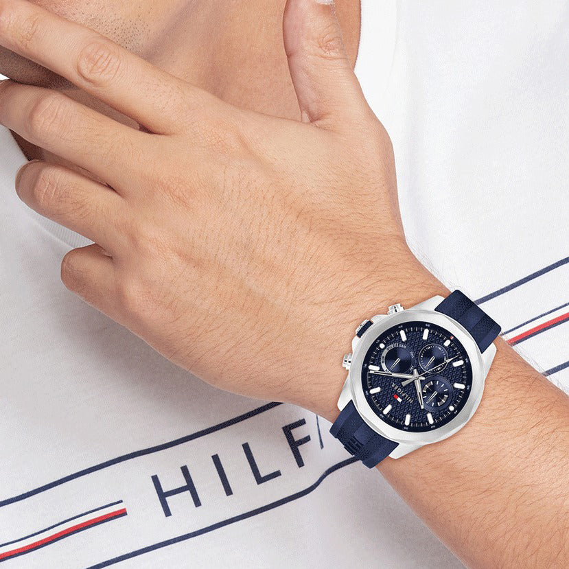 Tommy Hilfiger Montre Chronographe Cadran Bleu Homme