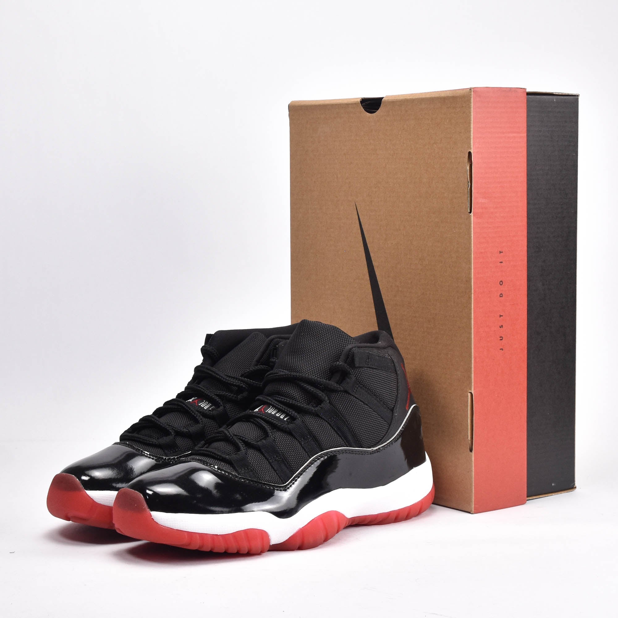 Nike Jordan Baskets Montantes Noir et Rouge Homme