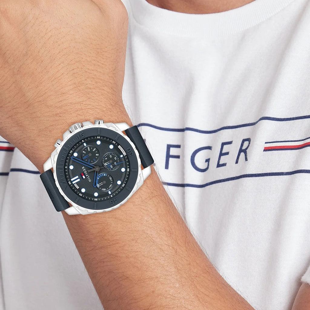 Montre Tommy Hilfiger Chronographe Sportive Bracelet Silicone Homme