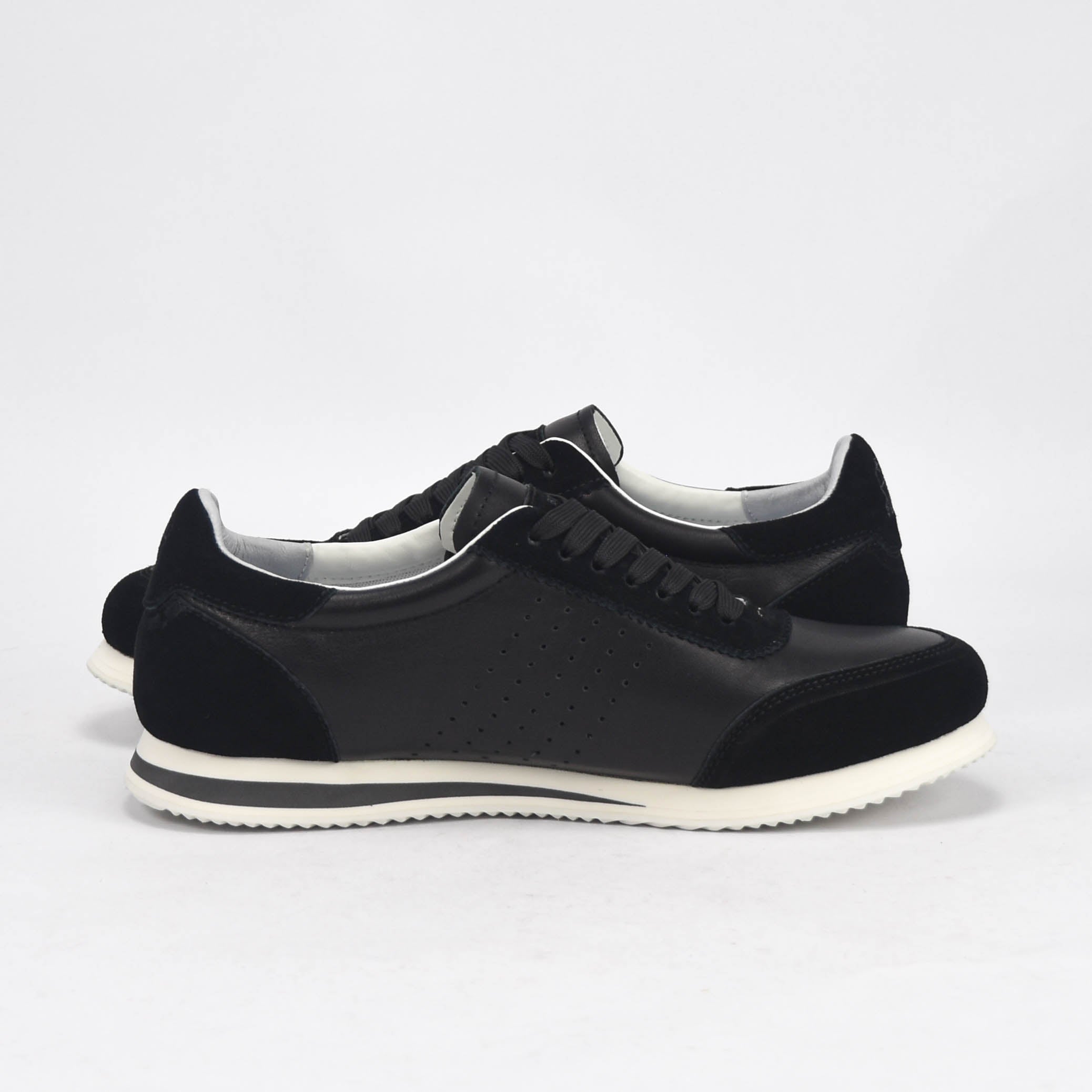 Brunello Cucinelli Baskets Cuir et Daim Noir Homme